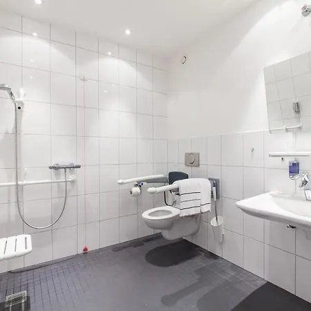 Novina Tillypark Hotel 4*