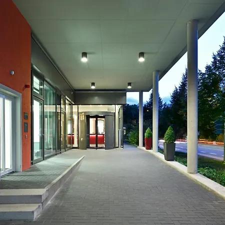 Novina Tillypark Отель