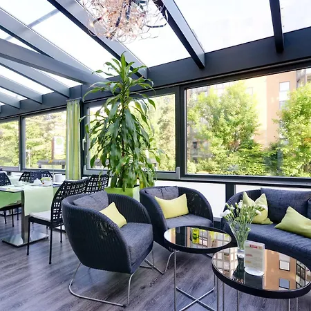 Отель Novina Tillypark 4*