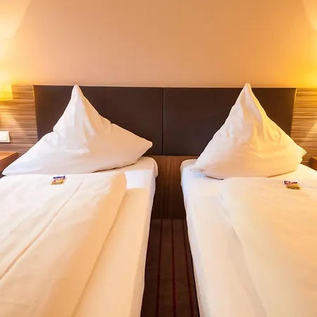 Novina Tillypark Hotel