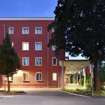 Novina Tillypark 4*