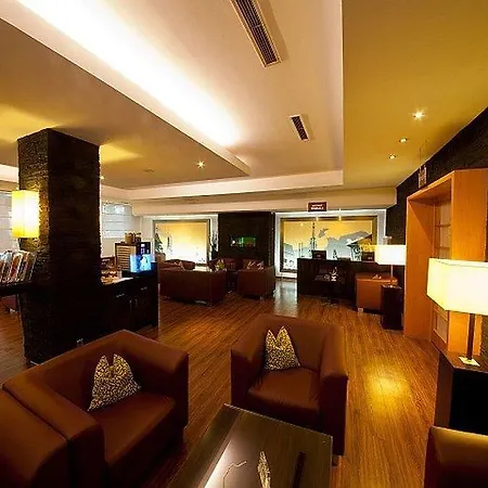 Novina Tillypark Отель 4*