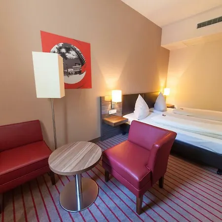 Novina Tillypark Hotel 4*