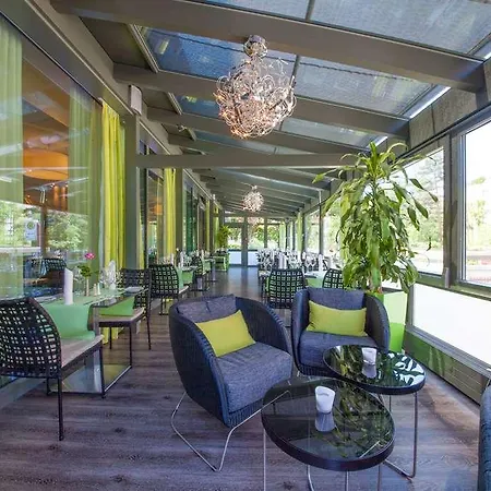 Novina Tillypark Отель 4*