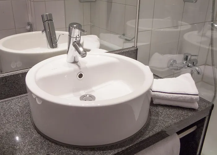 Hotel Novina Tillypark 4*