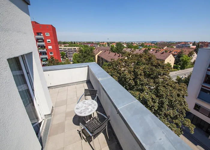 Novina Tillypark 4* Neurenberg