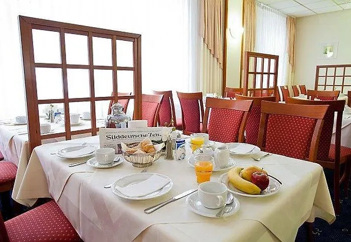 Novina Tillypark Hotel
