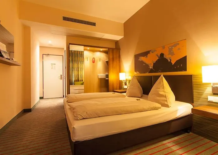 Novina Tillypark Hotel 4*
