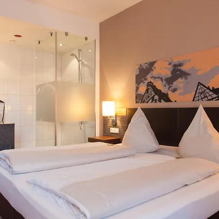 Novina Tillypark 4*