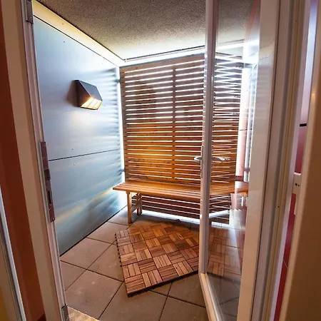 Novina Tillypark Отель 4*