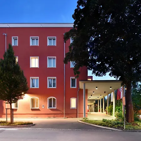 Novina Tillypark 4* Nuremberga