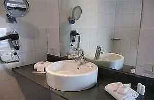 نوفينا تيليبارك فندق 4*