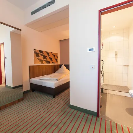 Novina Tillypark נירנברג