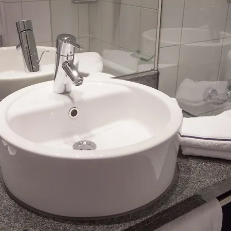 Отель Novina Tillypark 4*