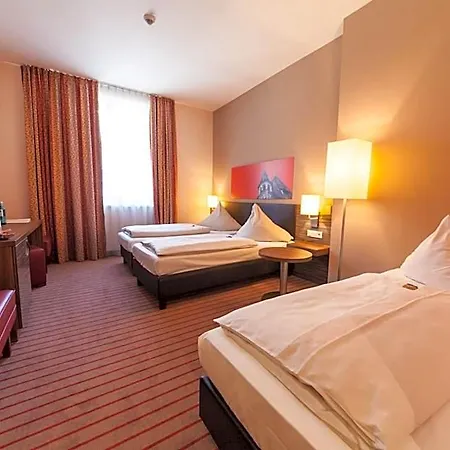 Novina Tillypark Hotel