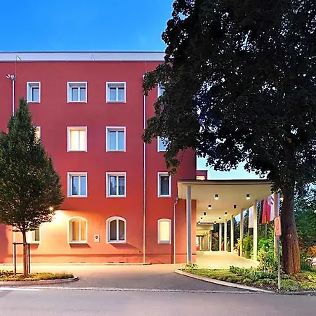 Novina Tillypark 4* Núremberg