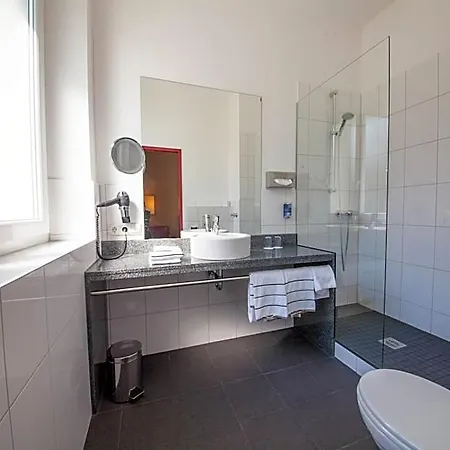 Novina Tillypark 4*