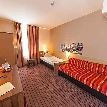Hotel Novina Tillypark 4*