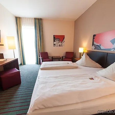 Novina Tillypark 4*
