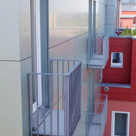 Novina Tillypark Отель