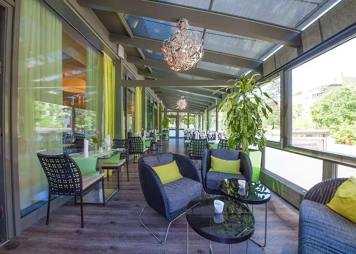 Novina Tillypark Hotel 4*